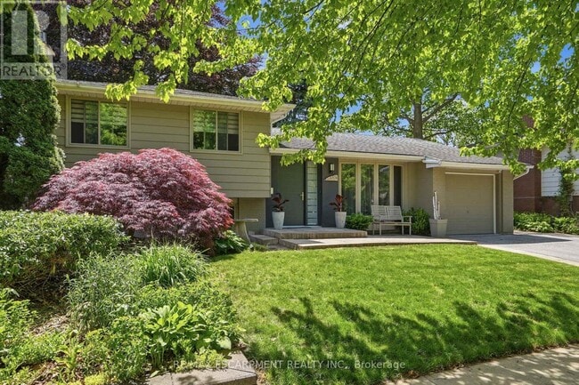 Building Photo - 570 Rosedale Crescent