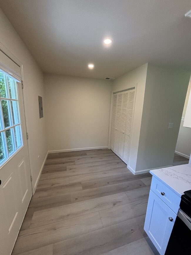 Building Photo - Newly renovated 2 Bedroom home!
