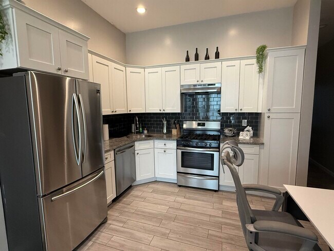 Foto del edificio - 256.5 Fairmount Ave
