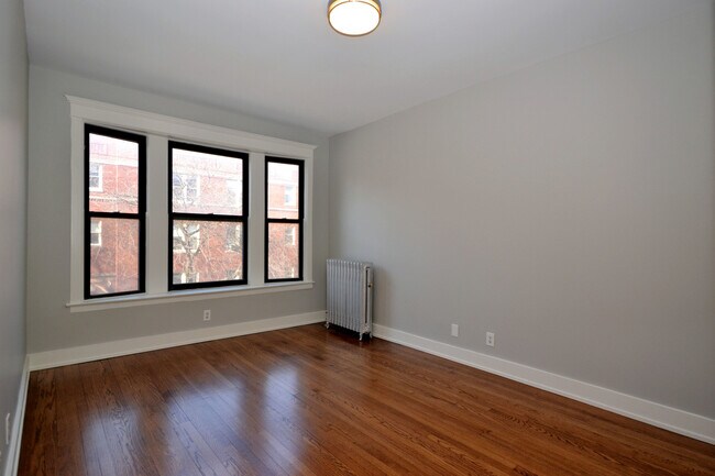 Foto del edificio - 925 E 61st St