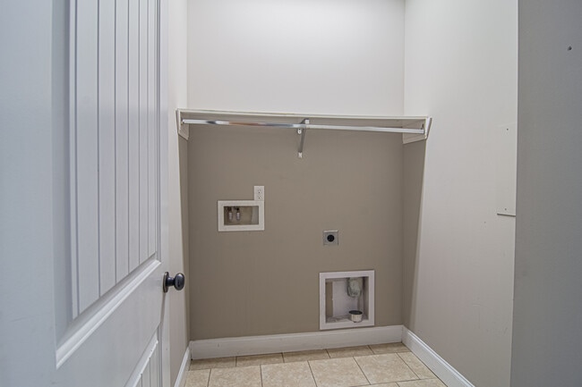 Building Photo - 72 Rawlings Ln