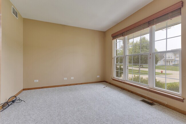Building Photo - 683 Churchill Ln