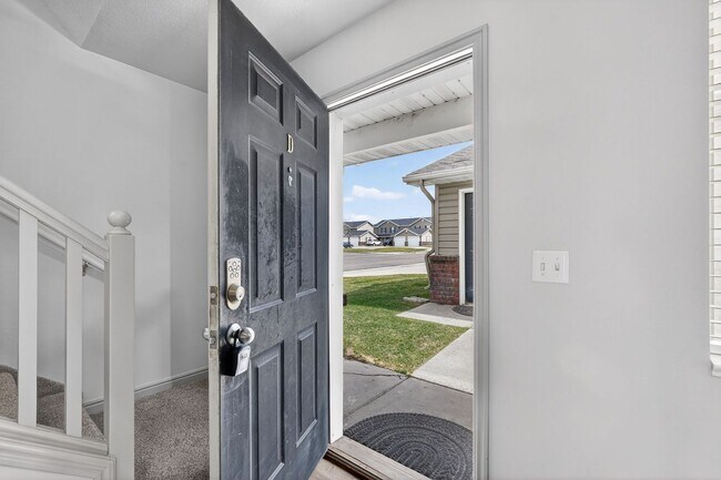 Foto del edificio - Must-See Apartment in Pheasant Ridge  Pocatello!