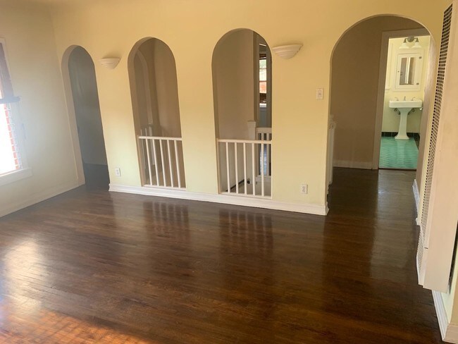 sala de estar - 1925 Scott Ave