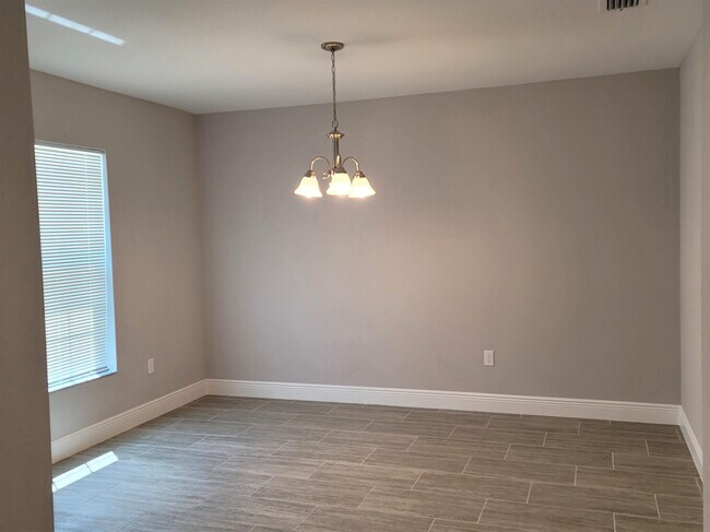 Foto del edificio - 459 SW Paar Dr