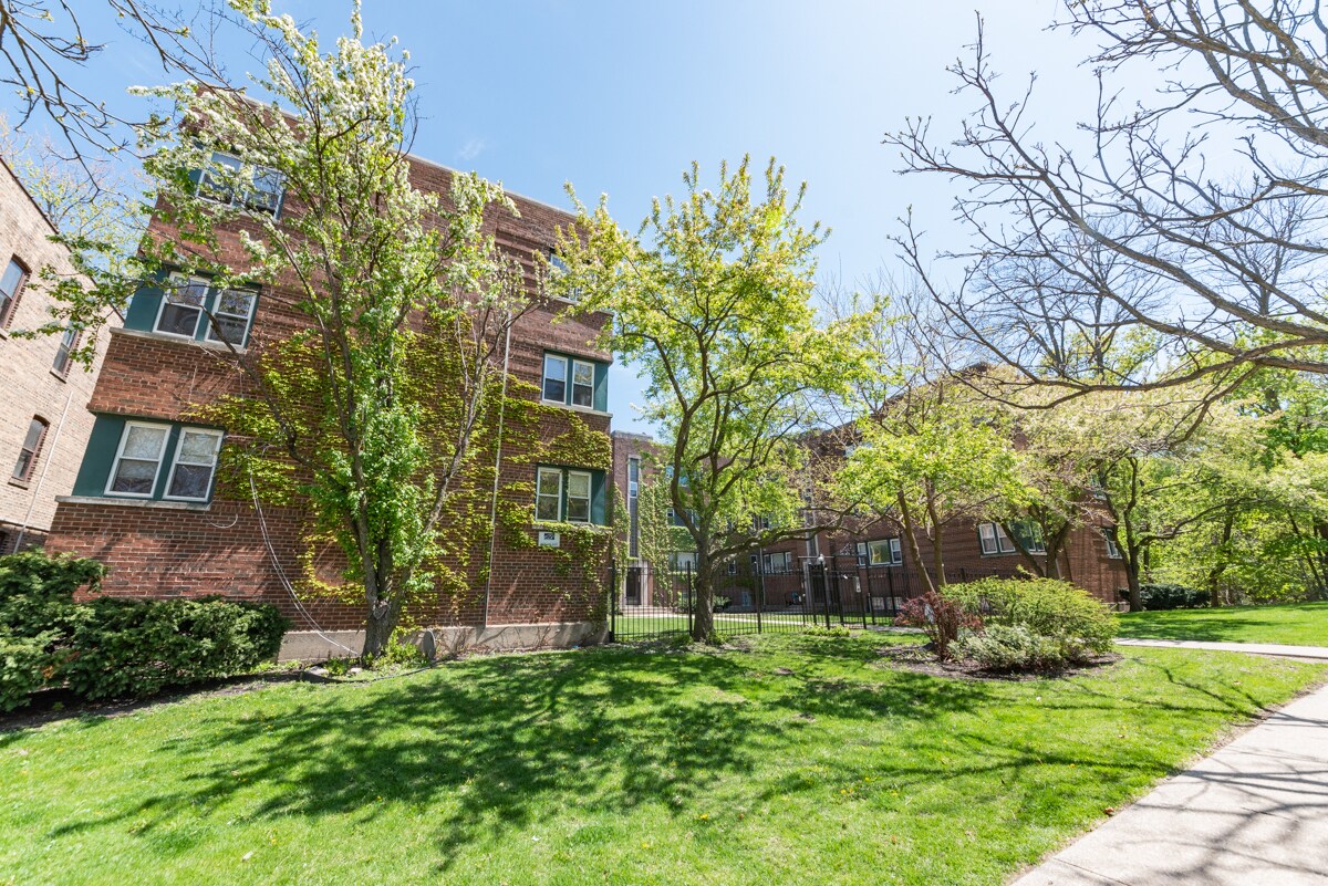Primary Photo - 233 Custer Ave