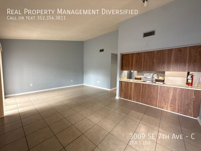 Building Photo - 3009 SE 7th Ave