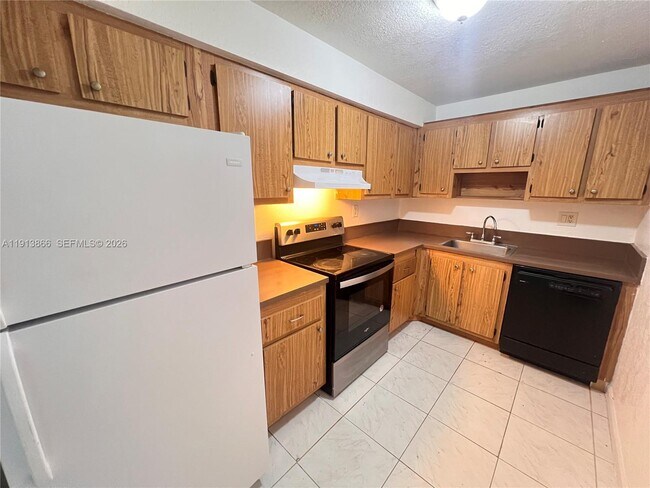 Foto del edificio - 3720 N Pine Island Rd