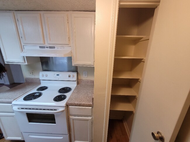 Foto del edificio - 6303 Windsor Castle