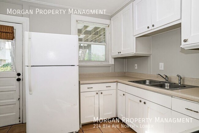 Foto del edificio - 214 8th Ave N