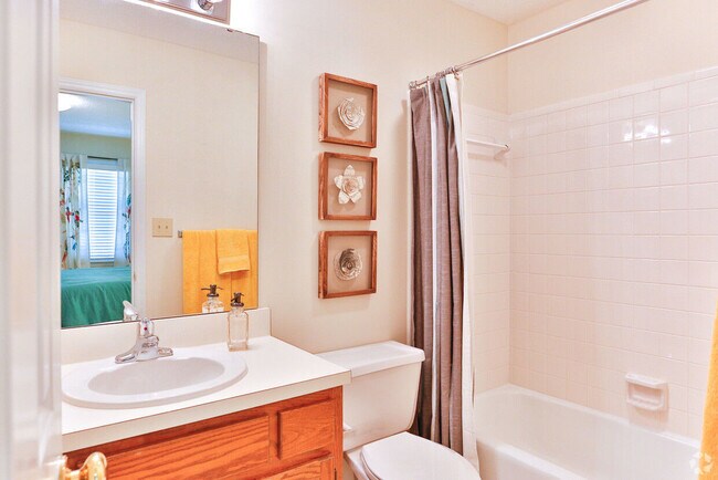 Interior Photo - Strawberry Hill