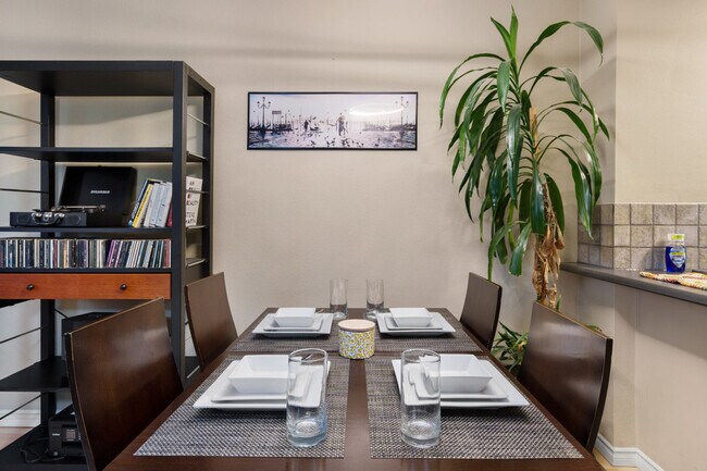 Photo du bâtiment - 1350 Burrard St