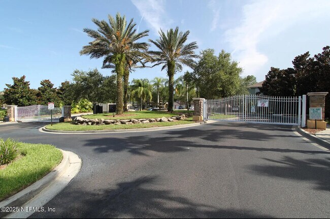 Foto del edificio - 13851 Herons Landing Way