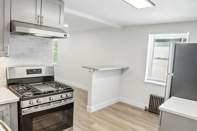 Foto del edificio - 1364 Lafayette St