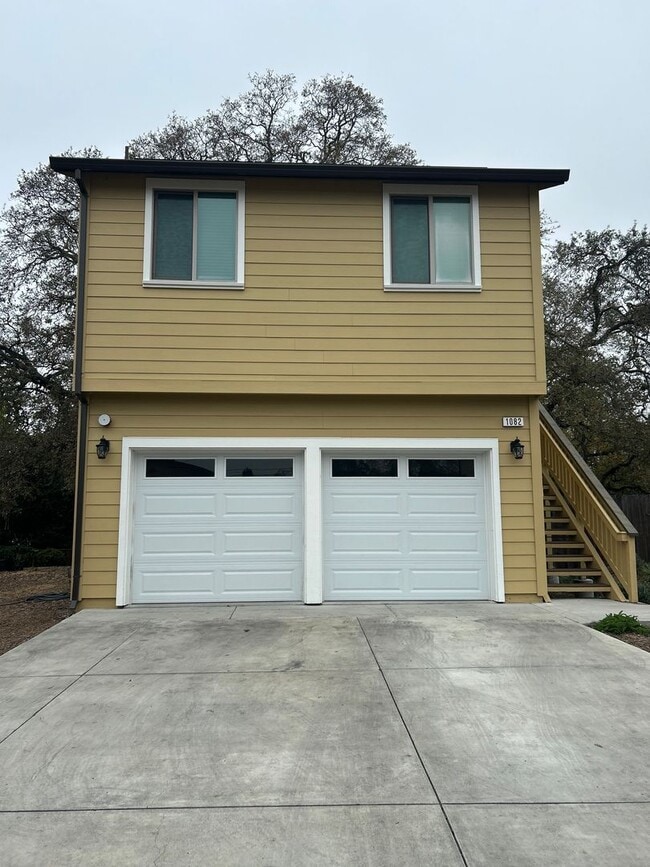 Building Photo - 1086-1086 Dutton Ave