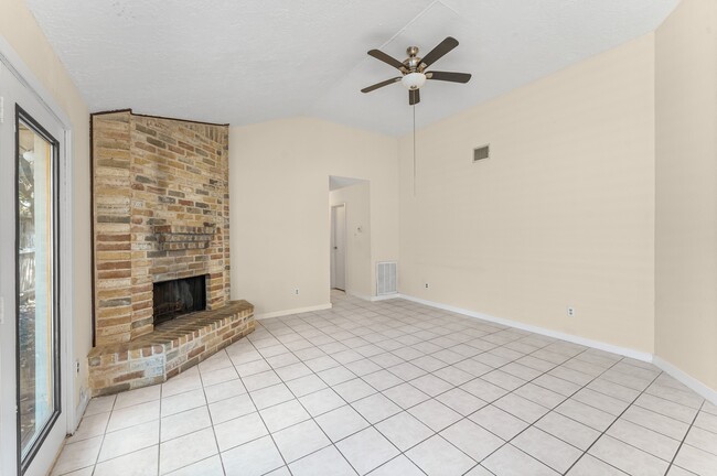 Building Photo - 5204 Beaverbrook Dr