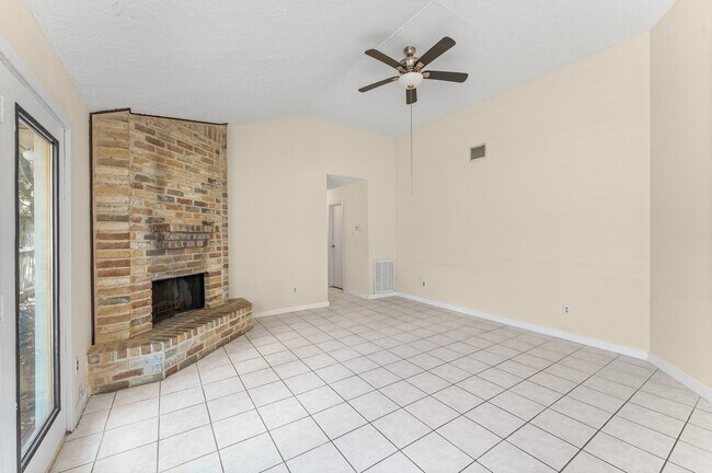 Foto del edificio - 5204 Beaverbrook Dr