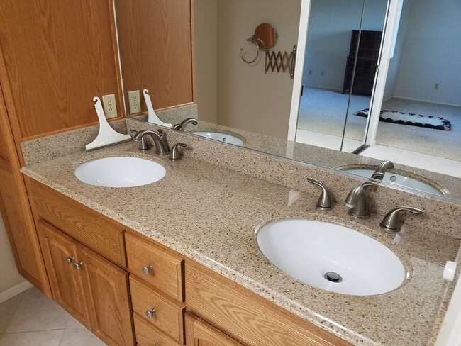 Building Photo - Wonderful 3 Bed 2 Bath Home In Casta Del Sol of Mission Viejo