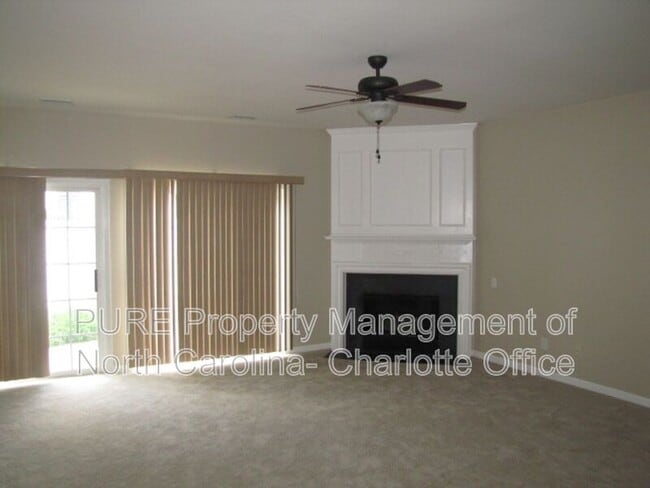 Building Photo - 3237 Mannington Dr