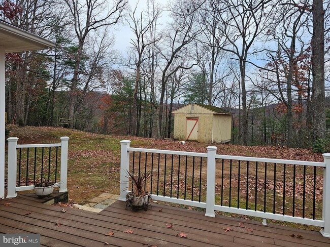 Foto del edificio - 310 Blue Mountain Rd