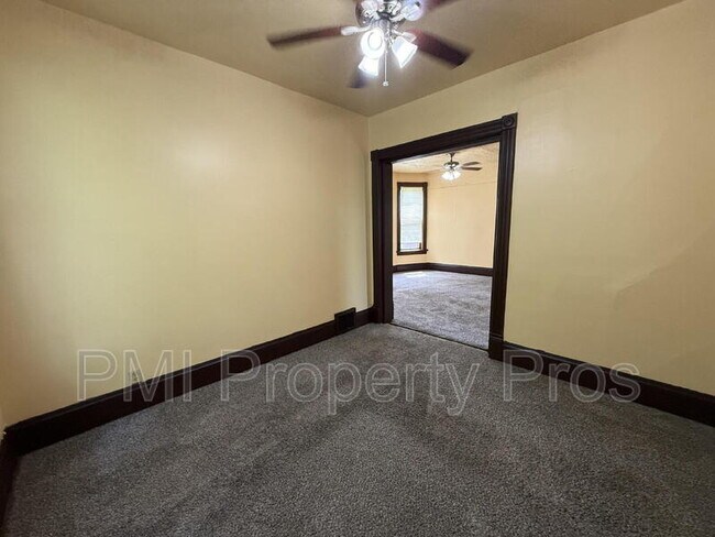 Foto del edificio - 2439 Dr. William Finlayson St