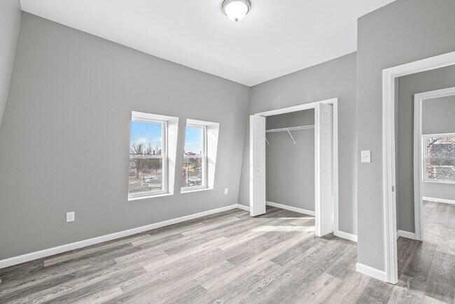Foto del edificio - 712-722 Eastern Ave
