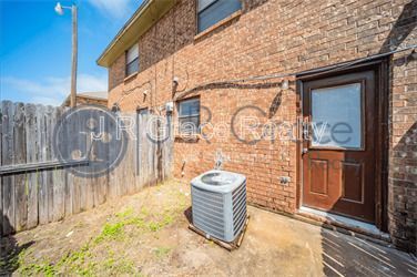 Building Photo - 5935 Shadydell Dr