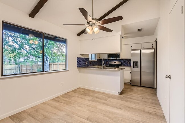 Building Photo - 402 Wood Bine Dr