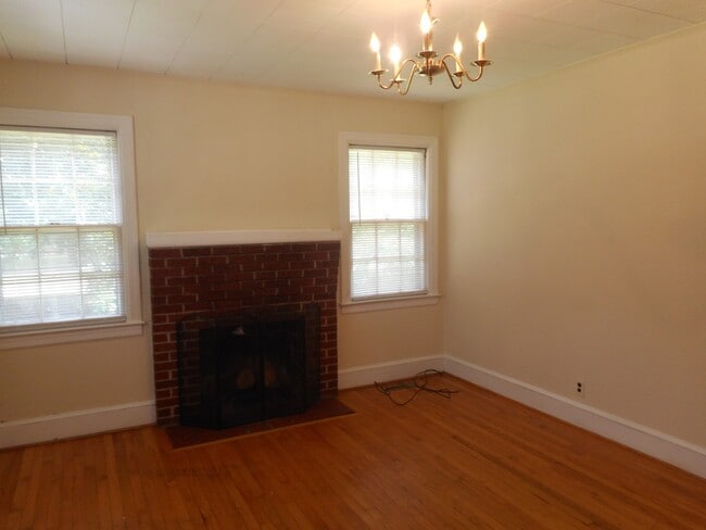 Building Photo - 2-Bedroom, 2-Bathoom Brick Home ***RENT SPECIAL: 1-MONTH FREE RENT!!!***