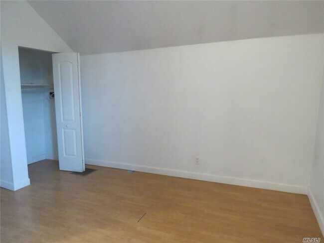 Building Photo - 153 Broadway