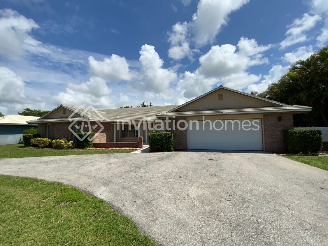 Primary Photo - 232 Gleneagles Dr