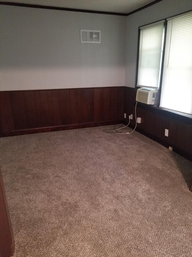Foto del edificio - 2818 E 69th St