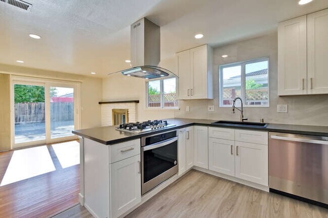 Building Photo - 636 Ginden Dr