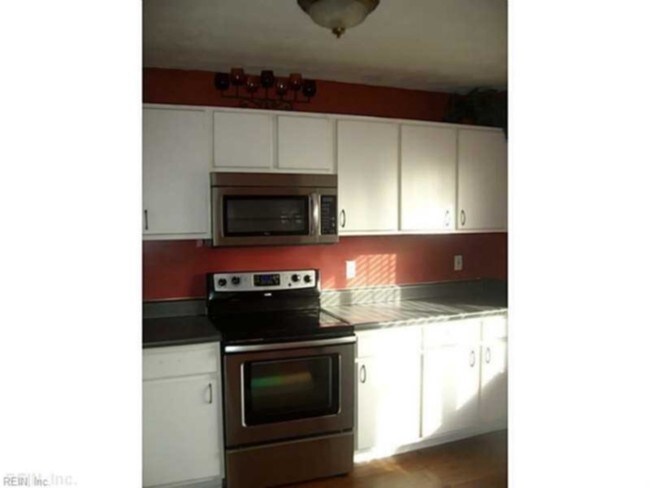 Building Photo - 305 Civil Ct