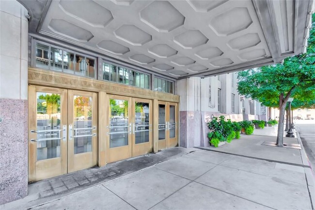 Building Photo - 221 W. Lancaster-3324