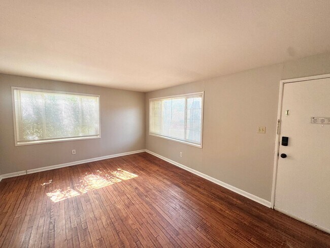 Foto del edificio - 458 Glen View Ct
