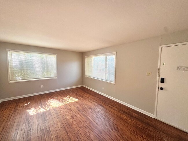 Photo - 458 - 464 Glenview Ct Apartment