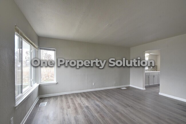 Building Photo - 1236 Cass St