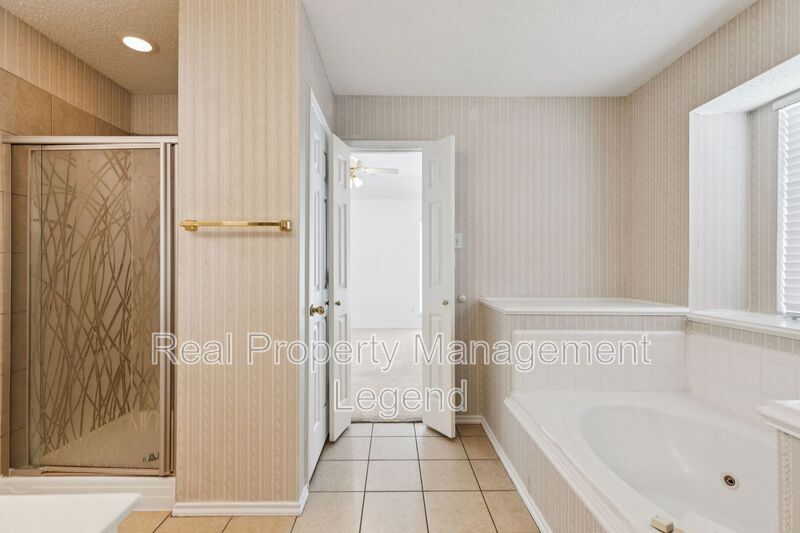Foto principal - 10971 Castle Dr
