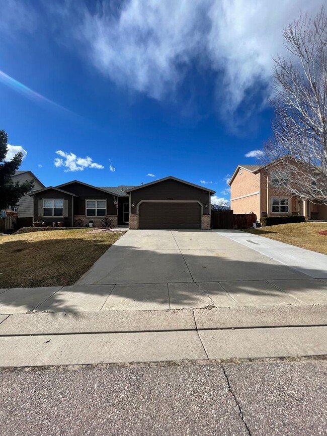 Building Photo - Widefield 5 bedroom Rancher