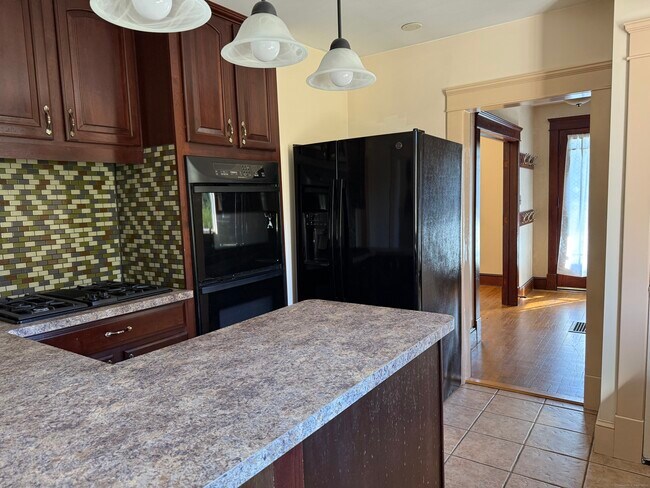 Building Photo - 28 Galpin St