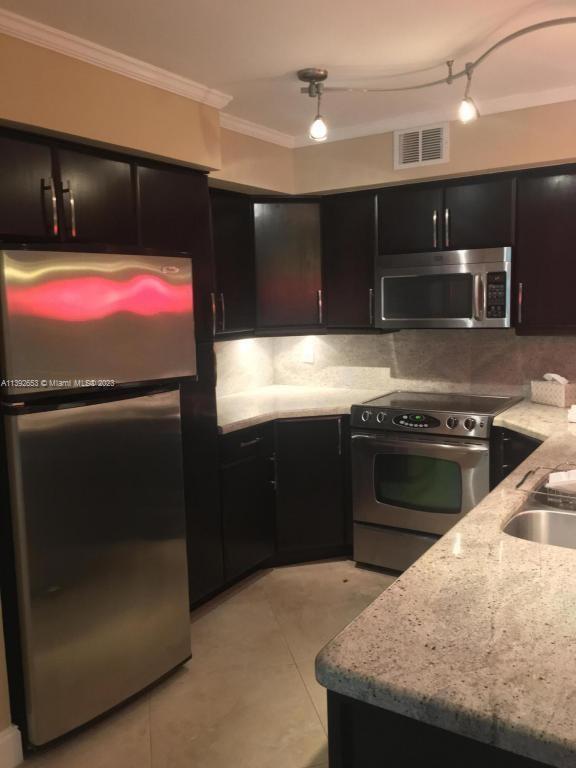 Foto del edificio - 1733 Village Blvd
