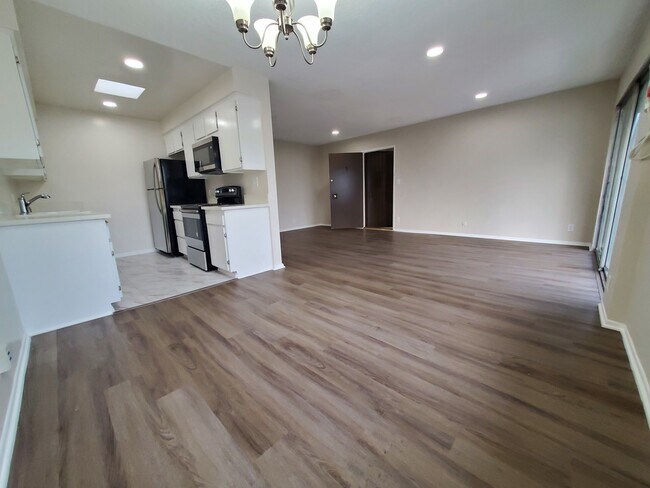 Foto del edificio - 8005 Waring Ave