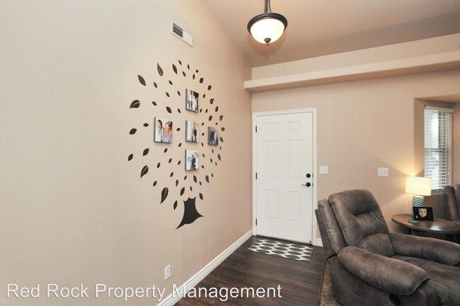 Foto del edificio - 3 br, 2 bath House - 3028 Beech Street