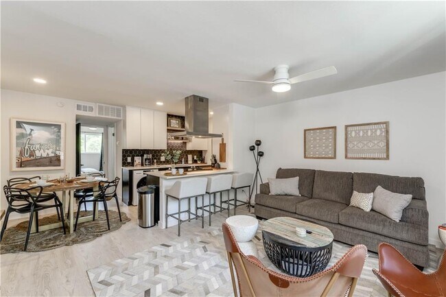 Foto del edificio - 513 Pecan Grove Rd