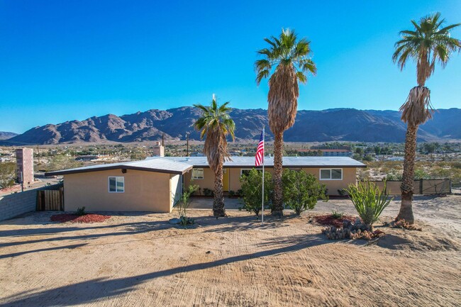 Building Photo - Beautifully Updated Home