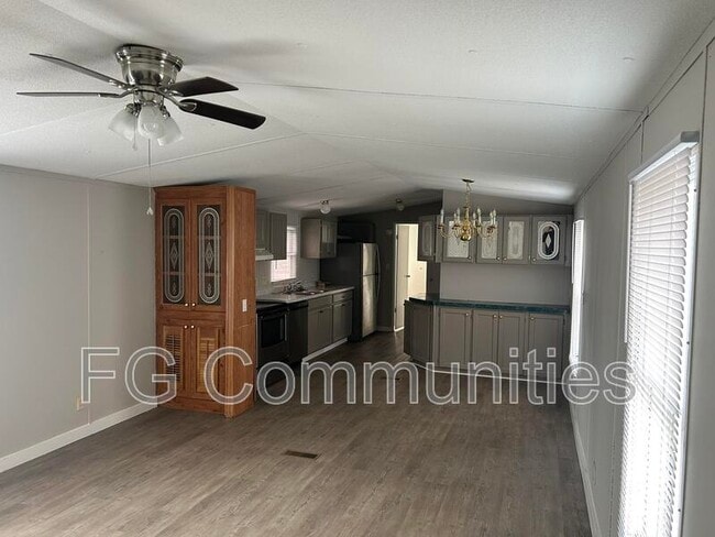 Building Photo - 188 Golden Oaks Ln