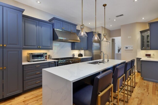 Building Photo - 229 Victory Rd