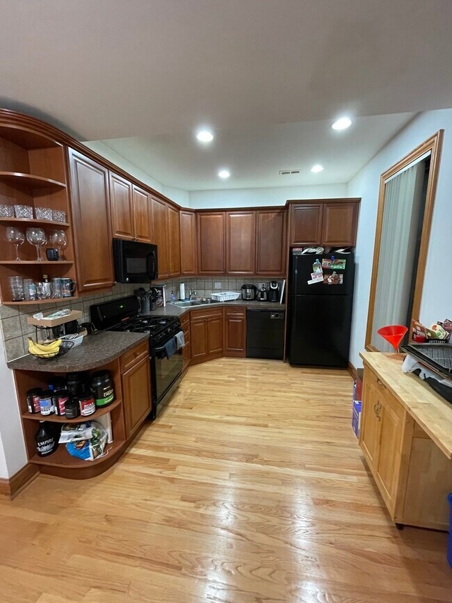 Foto del edificio - 3734 N Sheffield Ave