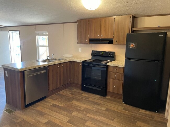 Building Photo - 2 BED, 2 BATH MOBILE HOME!